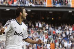 开云APP-绿茵铁腰跨界狂飙，卡塞米罗在F1揭幕战上演哥斯达黎加式强压接管巴林