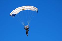 开云体育平台APP-双面里程碑，哈兰德破纪录的孤独与秘鲁逆转的呐喊