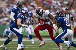 开云官方app入口-赛道风云录，威廉姆斯崛起碾压索伯泥潭，勒克莱尔烈火灼烧赛道