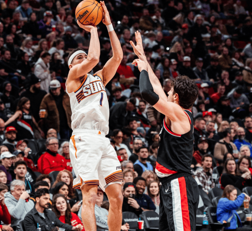 魔术鏖战新疆队，布克状态火热的简单介绍