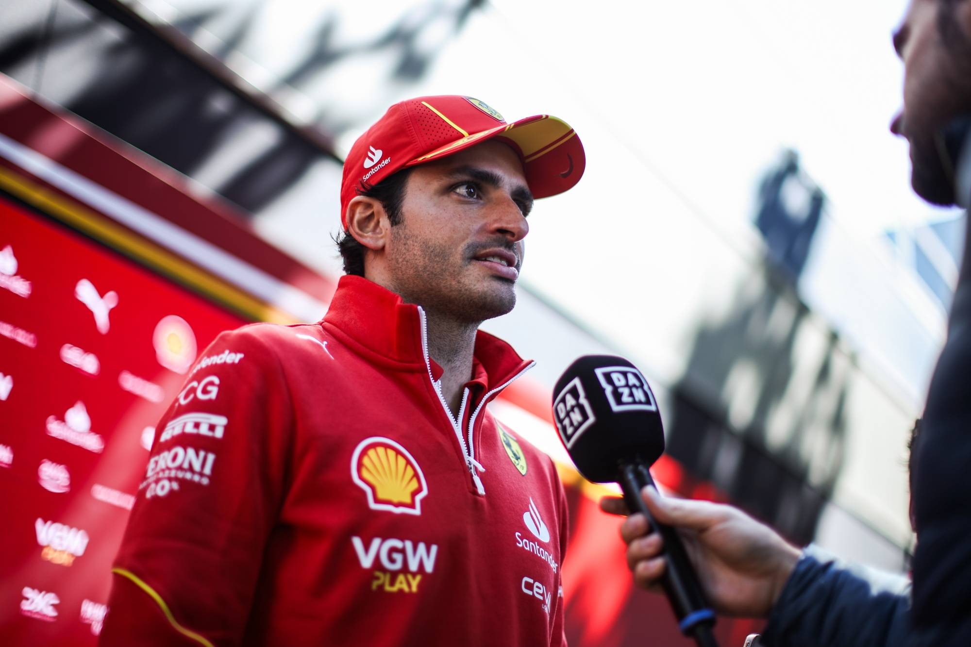 包含红牛车队完胜法拉利,汉密尔顿扛起全队的词条 包含红牛车队完胜法拉利,汉密尔顿扛起全队的词条