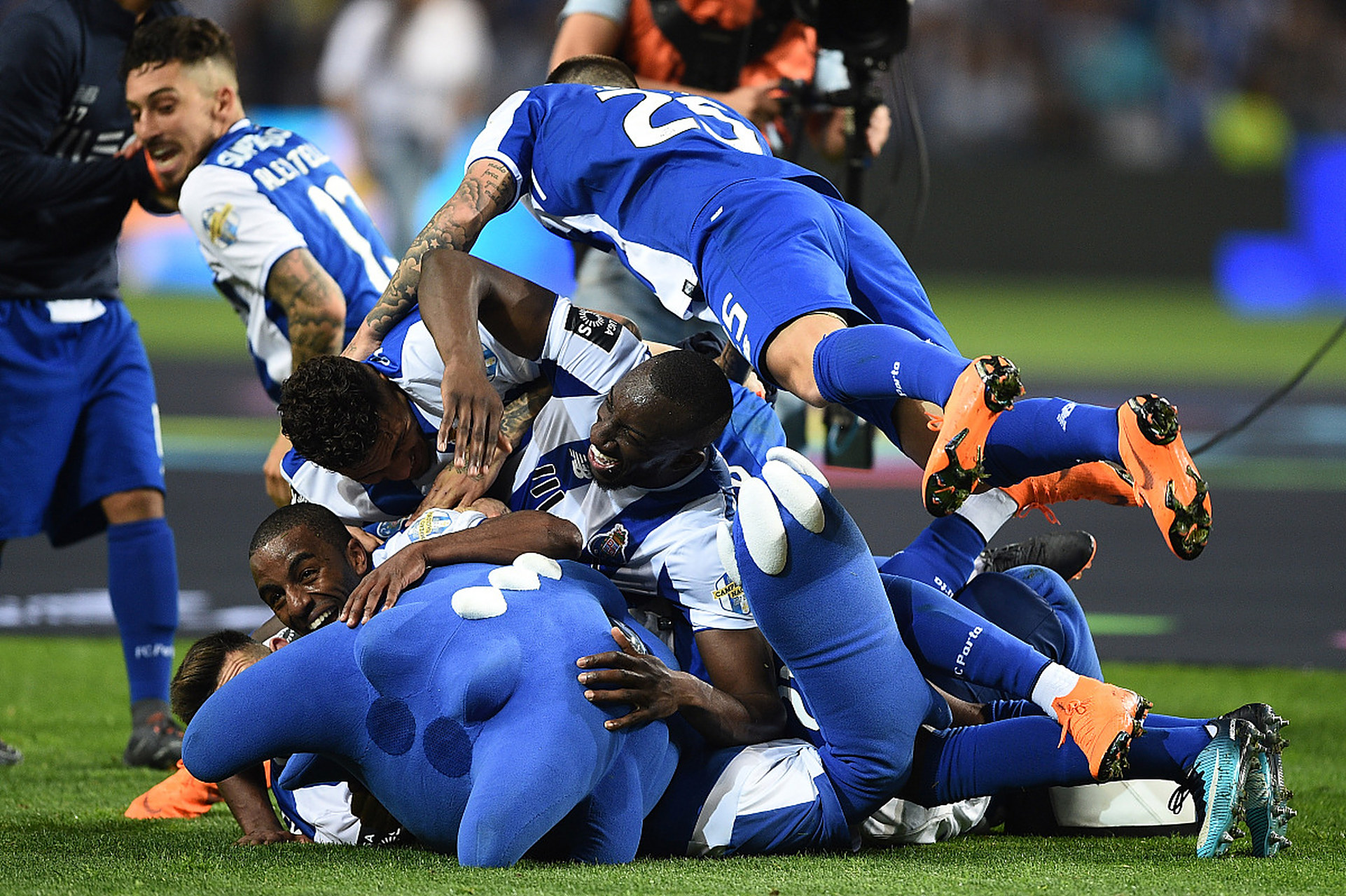 瑞典队逆转葡萄牙队，波尔高光表现的简单介绍