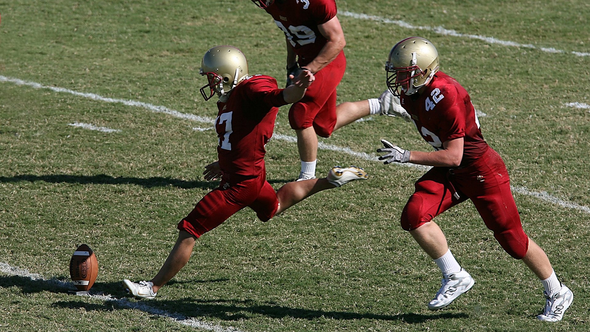 领袖的两种姿态，C罗的绝境孤光与马龙的稳舵领航